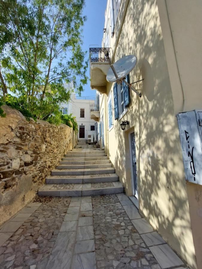 Artemis Ermoupoli Centre Appartement Pour Petit Budget Backpackers Dış mekan fotoğraf